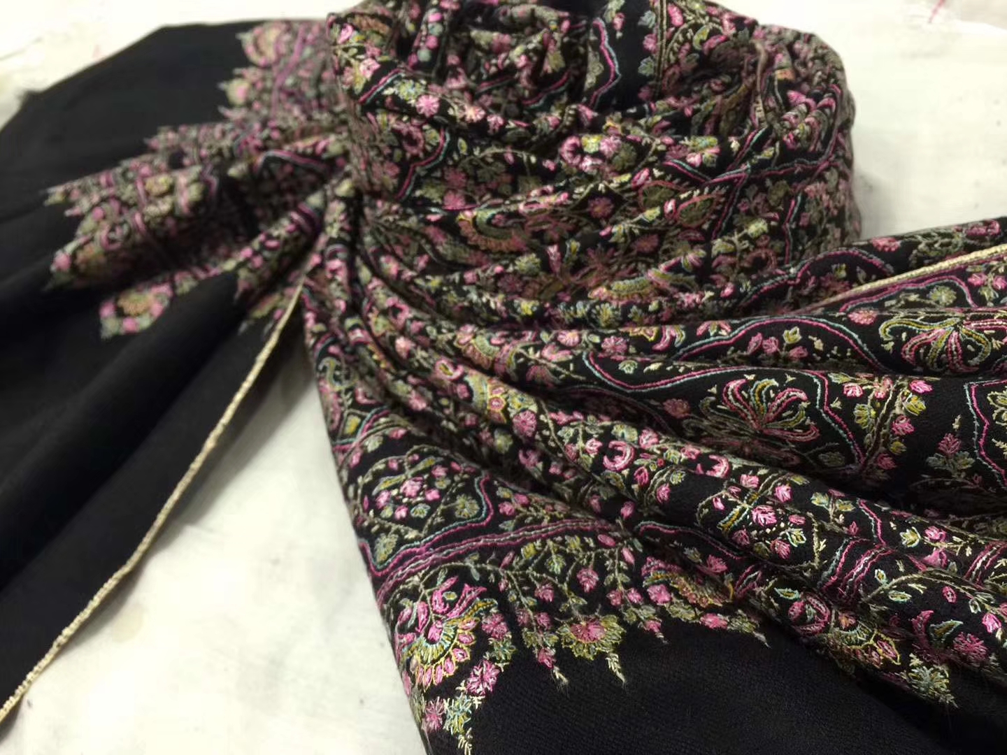 尼泊尔羊绒刺绣民族披肩,拉萨哪里买尼泊尔羊毛披肩