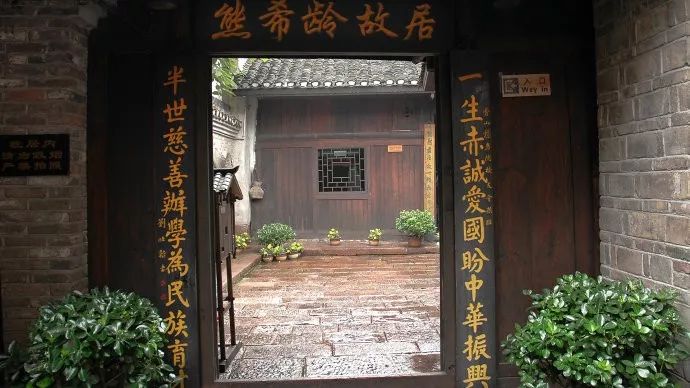 湖南凤凰古城红色旅游,红辣椒旅游