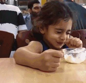 小孩倒立俯卧撑,倒立俯卧撑小学生练八块腹肌