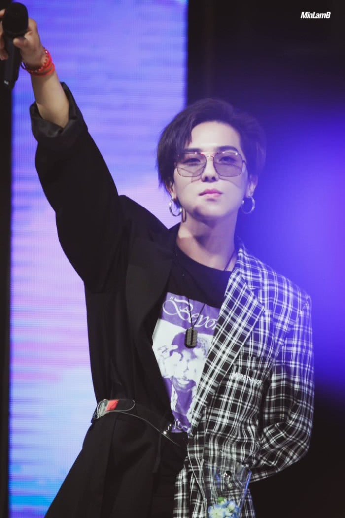 yg社长杨贤硕看blackpink演唱会,韩媒评价yg前后社长