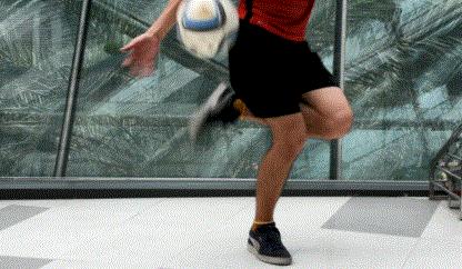 内马尔交叉腿射门,内马尔交叉过人教学