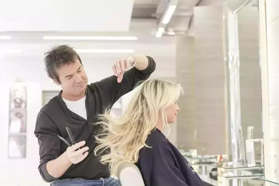 戴森卷发棒好用吗,买了戴森卷发棒有必要买吹风机吗