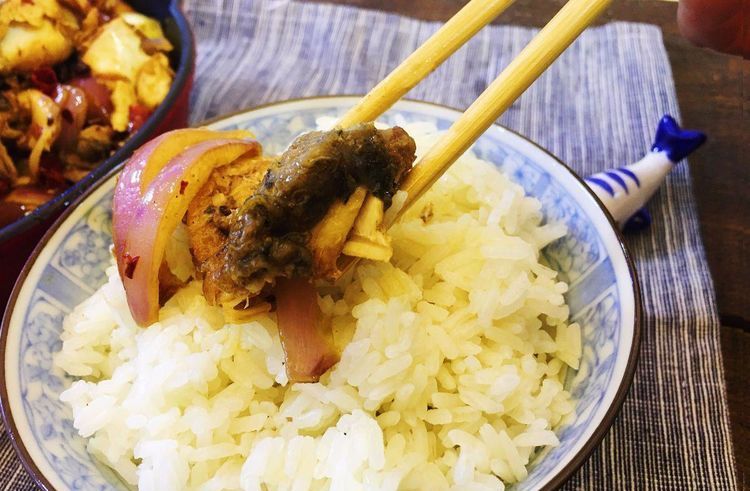 制作洋葱蒜香鱼块的方法,洋葱烧鱼块的家常做法