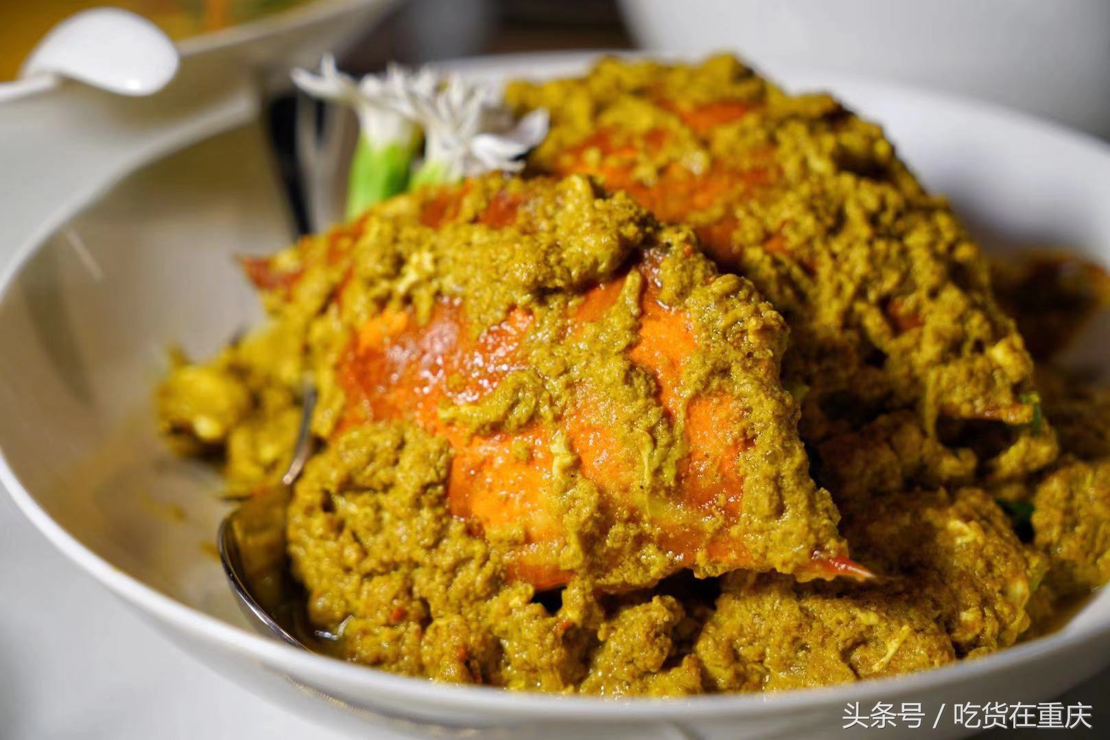 两江交汇灯光璀璨,两江交汇处的多彩风情