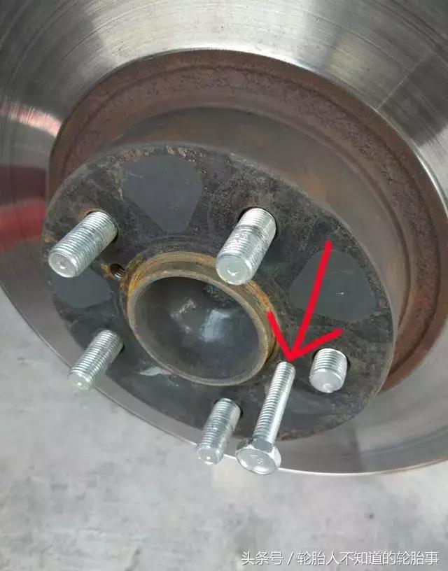 轮胎螺丝断4个怎么回事,轮胎螺丝为什么会断了
