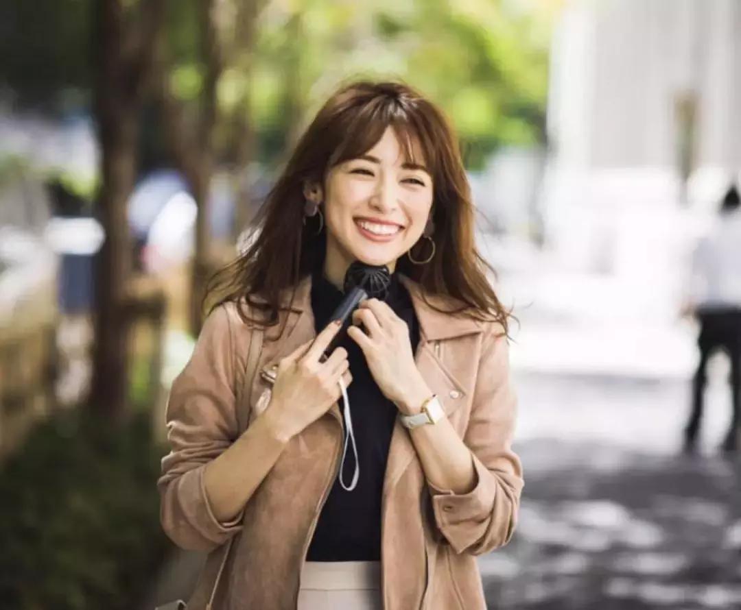 工作三年买大牌包还是平价包,工作两三年买大牌包还是平价包