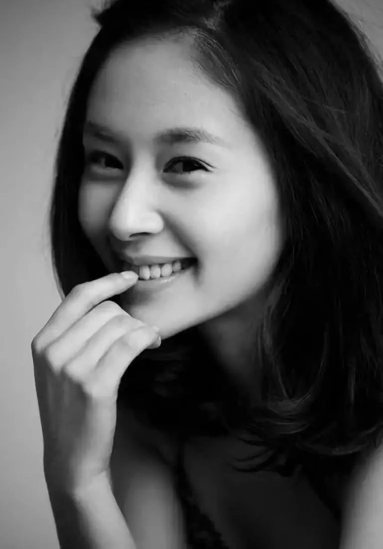 50岁女人脸大圆适合什么发型,脸大脖子短中年女士适合什么发型