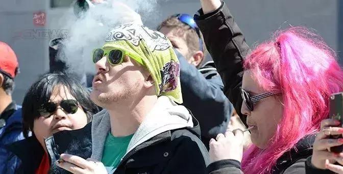 加拿大*麻大**合法了！留学生携带*麻大**回国，却将严重违法！