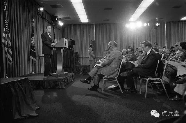 奶爸飞机抱娃,奶爸飞机带娃