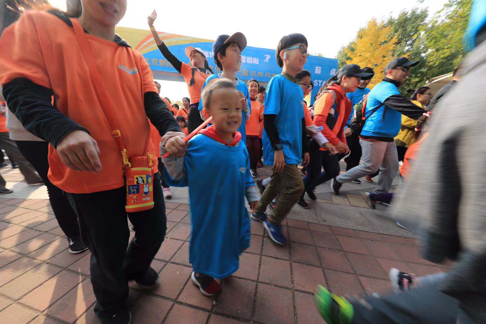 “北京朝阳”举行微博文化节百个家庭欢乐开跑尝鲜冬奥冰雪项目
