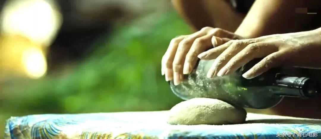 躲在孤岛做炸酱面被神秘女盯上！现代版鲁滨逊，全片又丧又暖！