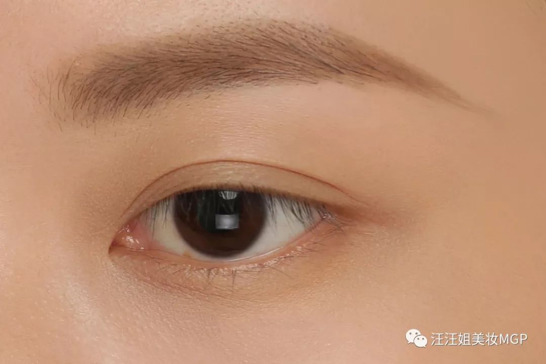 快速学会睫毛夹翘的技法视频教程,只用一招轻松学会夹出睫毛