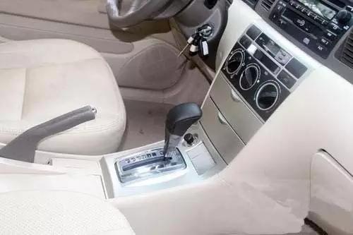 为什么有些自动挡的车也有离合器,开了这么多年车原来方向盘有问题