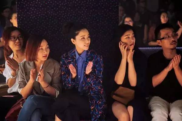 棉麻布料适合做什么款式的衣服,最时尚面料柔软的衣服