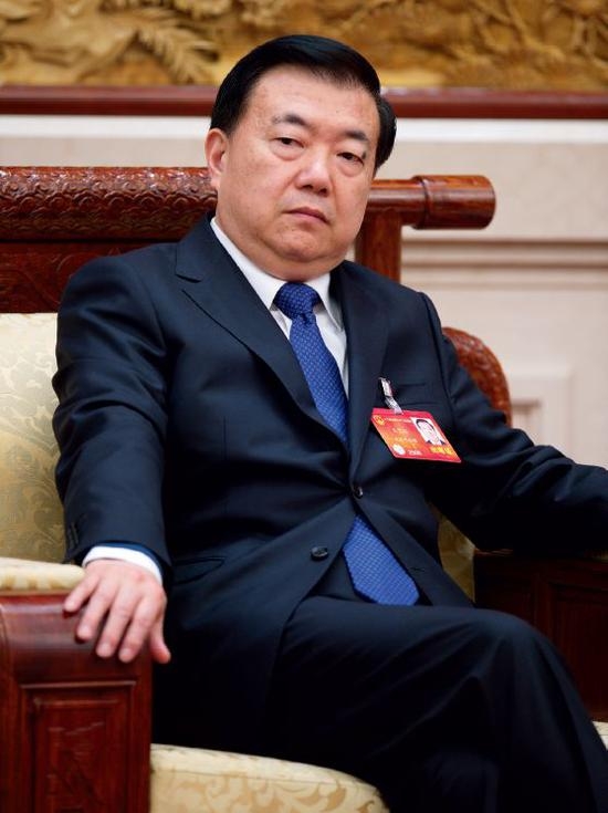 揭王三运家族腐败内幕：只喝茅台爱戴名表儿子私下炒股价格仅1元