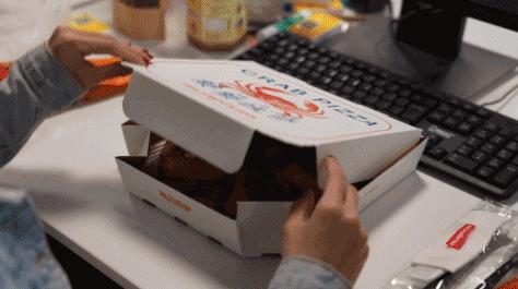 真的！这个29块9的披萨里我吃出了整整两只蟹！