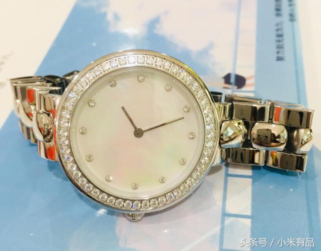 有品表姐突然晒美照！据说是发现了一款心爱的宝贝