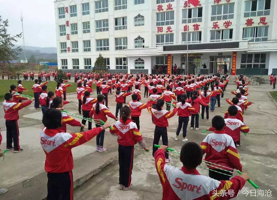 月入上万的贫困小伙子,在贫困县年收入20万是什么水平