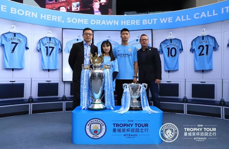 球星、赏川剧、看球蹦迪？奖杯中国行成都精彩瞬间全纪录！