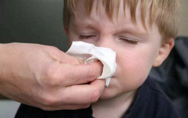 宝宝流鼻涕咳嗽20多天一直不好,孩子一流鼻涕就很久才好是鼻炎吗