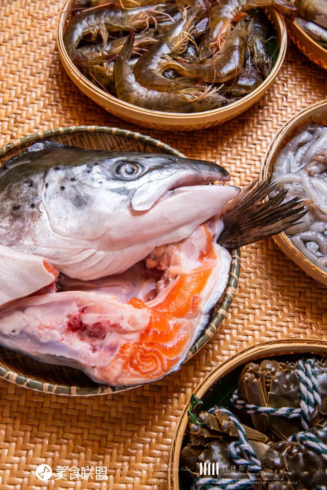 昆明闹市这家12年老店,独创傣式火锅一年只卖89天,大闸蟹涮着吃