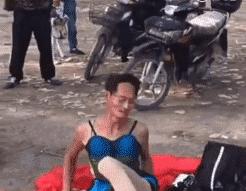 搞笑gif动图包你一天都开开心心的,搞笑gif趣图这一下太猝不及防了