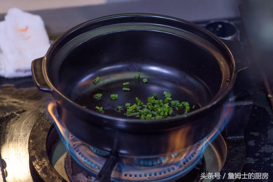 5分钟教你做蟹黄豆腐煲,没有蟹黄的蟹黄炒饭