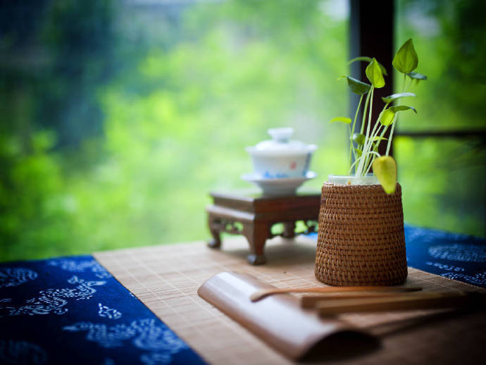 每日诗词伤感名句,故地重游物是人非的伤感诗词