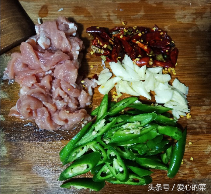 新鲜竹笋炒肉片笋的正确焯水方法,竹笋的家常做法要不要焯水