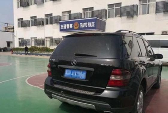 小伙五万块买二手奔驰被骗,安徽男子被骗4万元