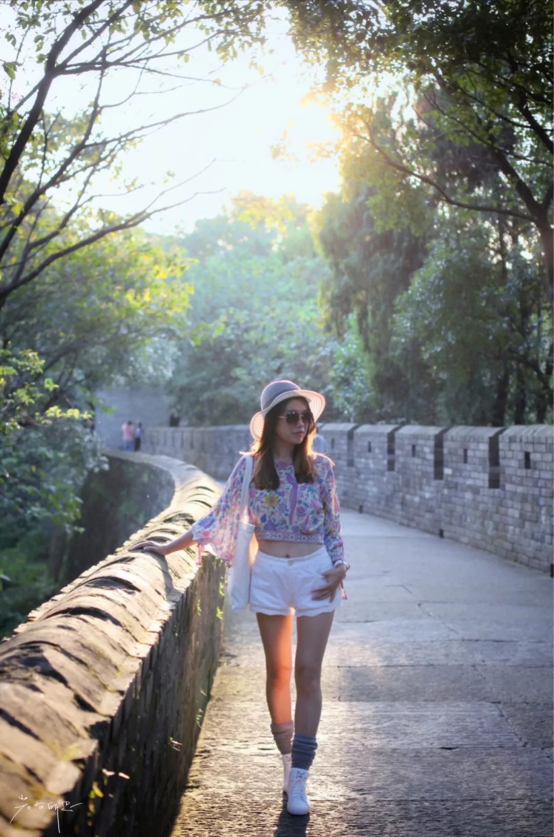 没有人来人往的城市,没有人山人海的地方