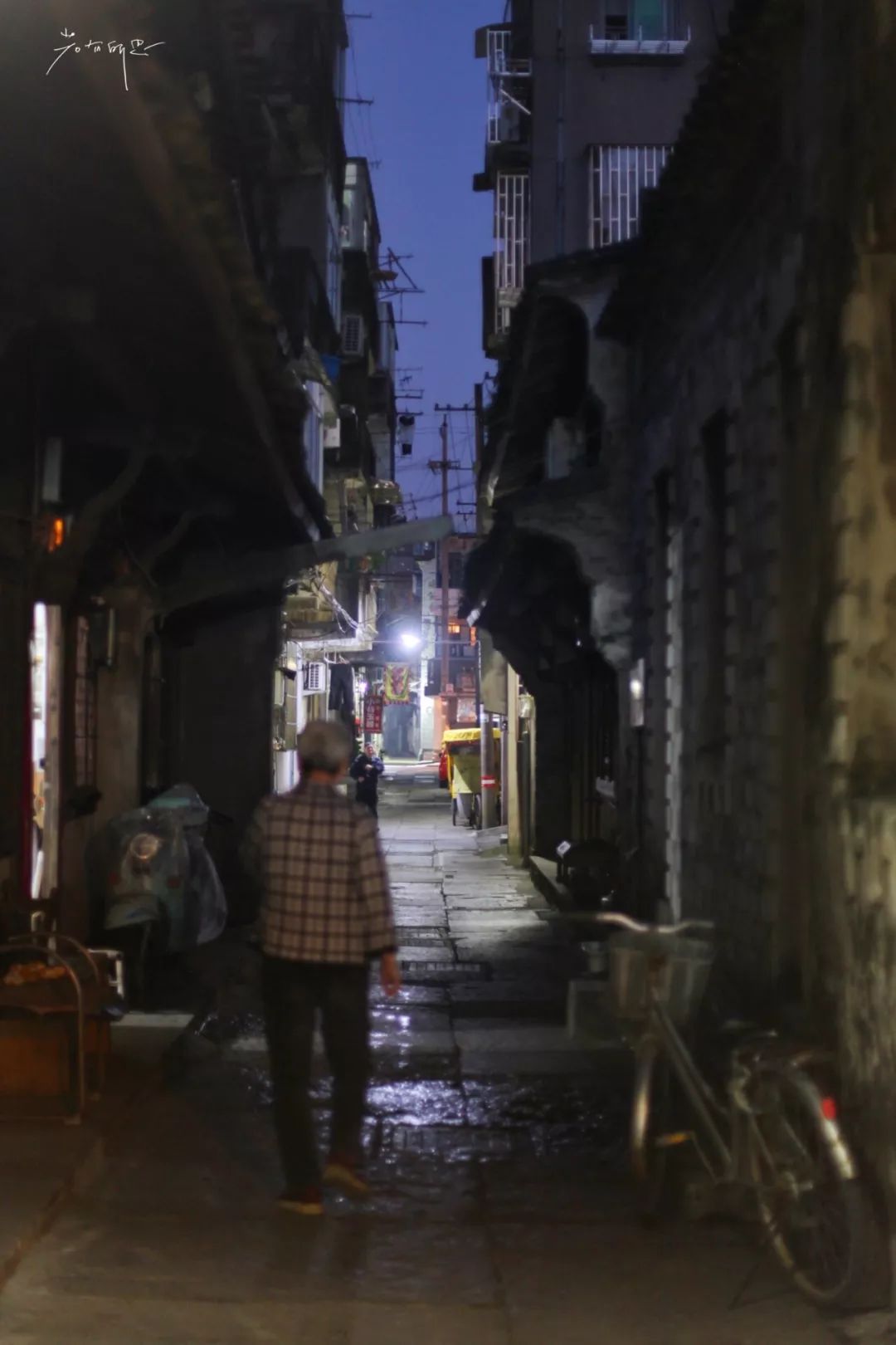 没有人来人往的城市,没有人山人海的地方