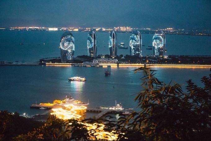 带你到三亚感受不一样的美食美景,三亚旅游必吃的美食清单大全