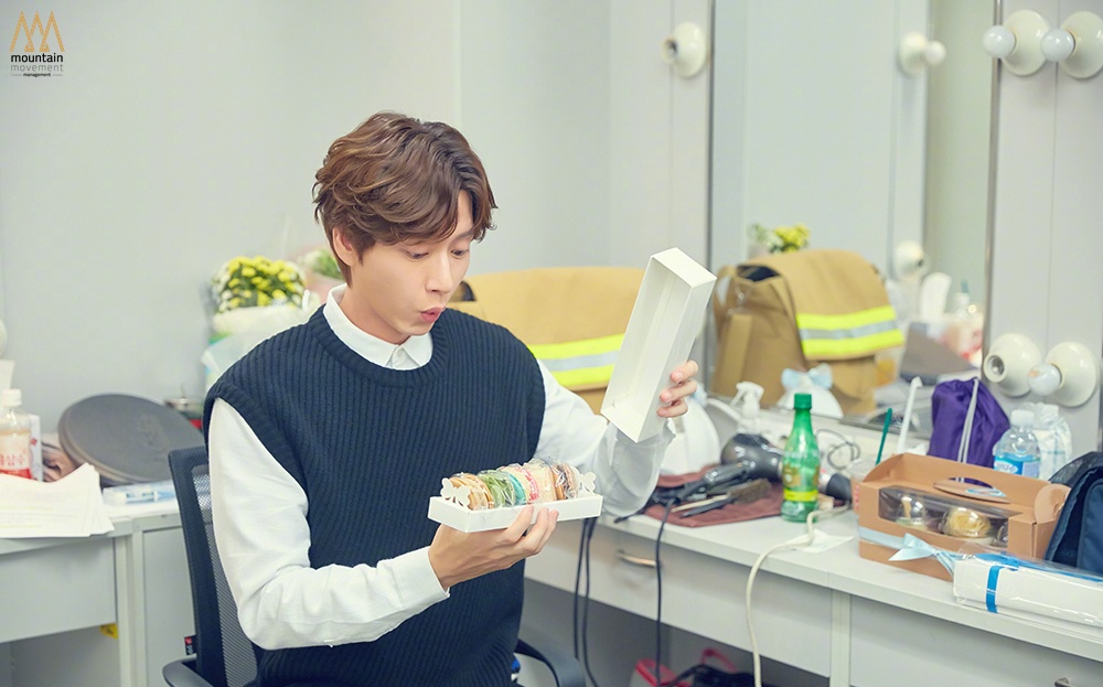 人暖还特心善，朴海镇无偿为消防员日历代言，日历收益将全额捐献