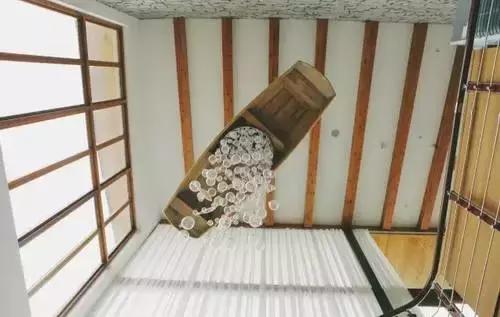 大叔为钓鱼买下一座岛,40岁大叔100块改造房间