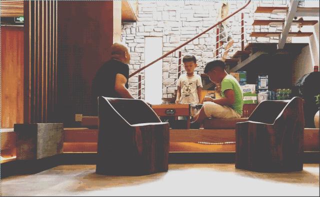 大叔为钓鱼买下一座岛,40岁大叔100块改造房间