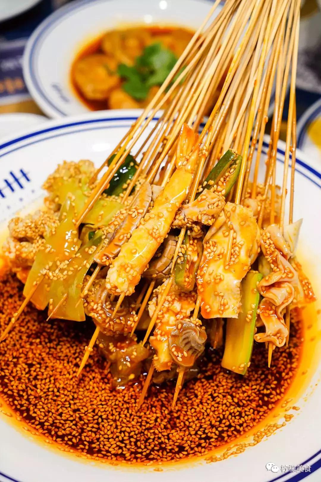 开在湖边的男团串串,我连店名都不会读