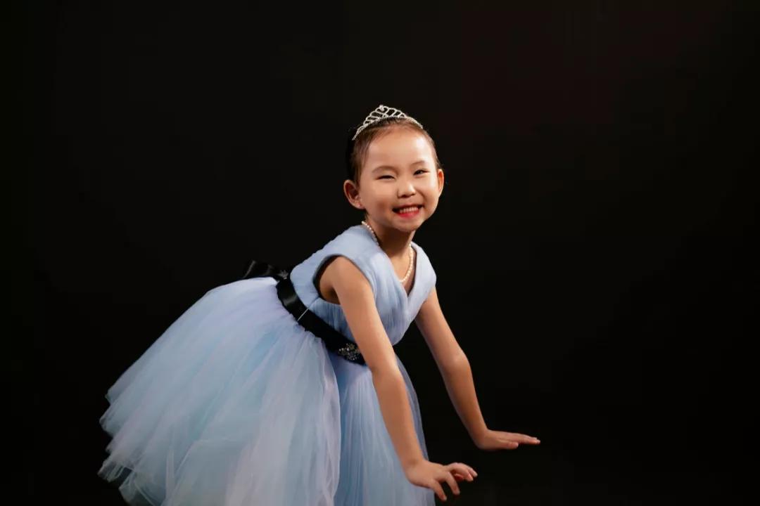 快乐阳光全国代言人,快乐阳光2023所有代言人