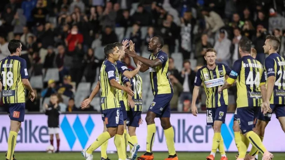 飞人博尔特终结足球梦,田径传奇博尔特