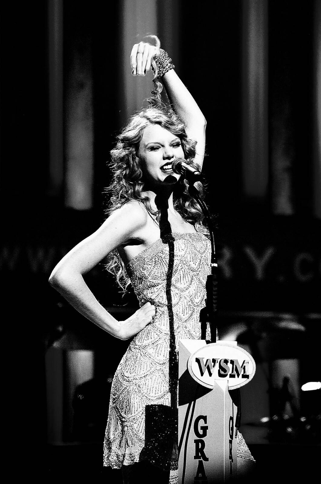 这个经历84段恋情,圈粉5亿的歌手:做自己,全世界都会为你鼓掌