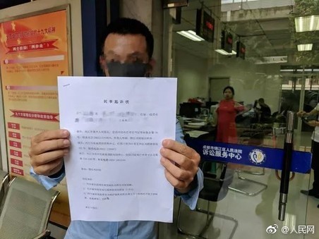 河南街头持刀男子被击毙,河南一男子拿菜刀当街砍人