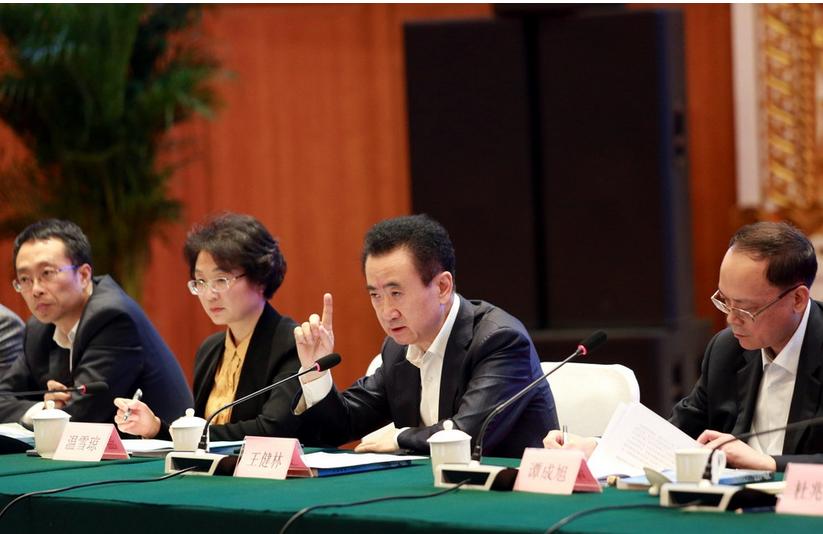 王健林被问如何看待中国足球,王健林谈足球说许家印