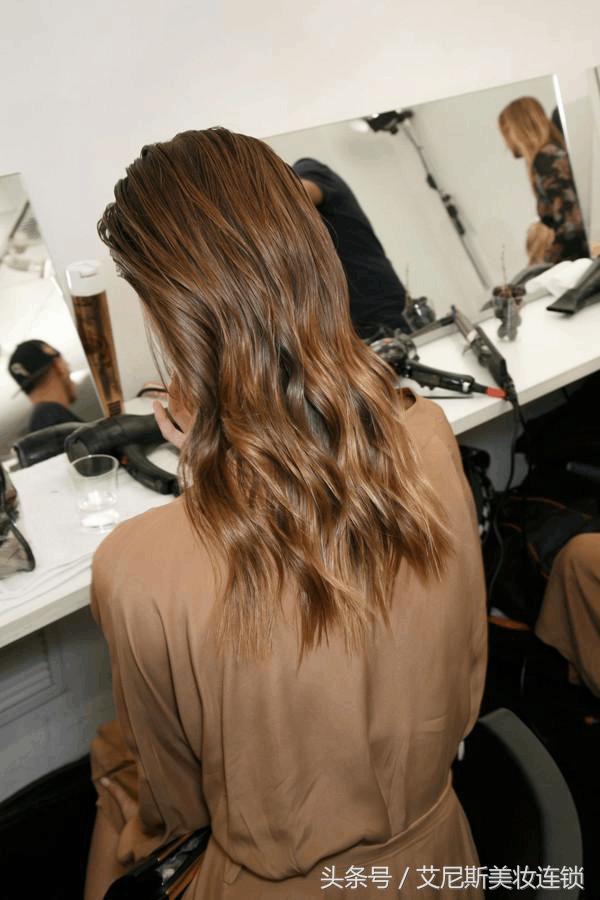 李冰冰复古油头,李冰冰湿发背头造型