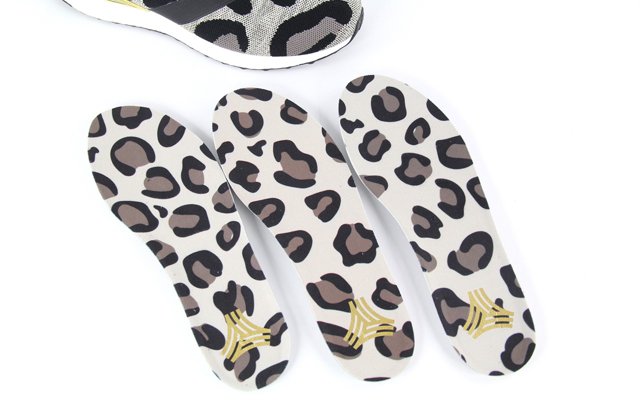 这三双很火的足球狗潮鞋哪款才是你的菜？