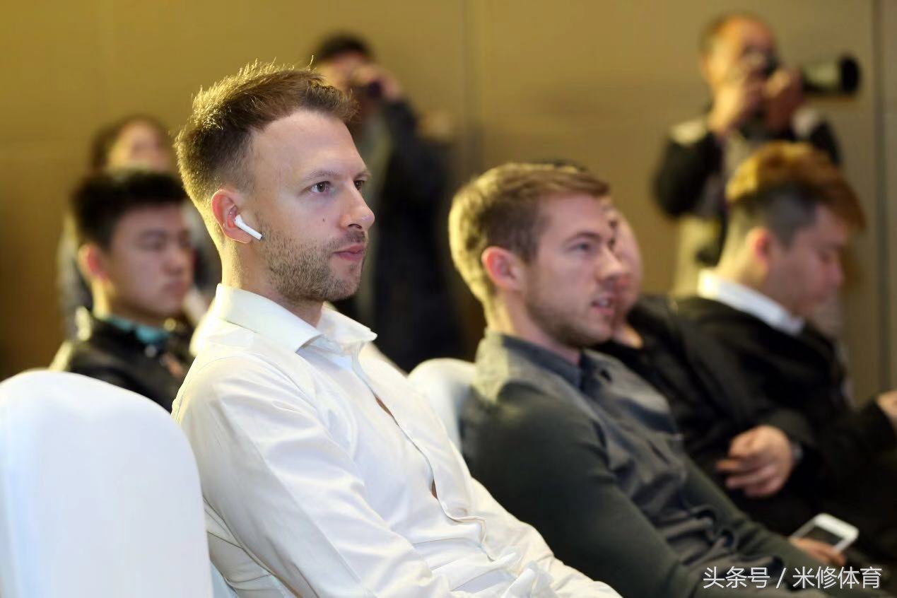 丁俊晖第1次拿世界冠军17岁,丁俊晖入选第一批台球名人堂