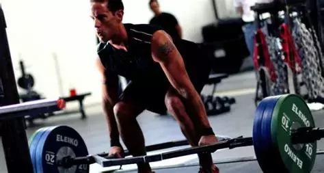 8种最常见最致命的深蹲错误,3个方法让你的深蹲更给力