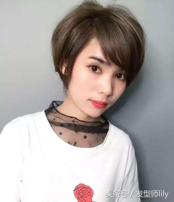 适合发量多且蓬的短发烫,露耳短发蓬松烫什么样的