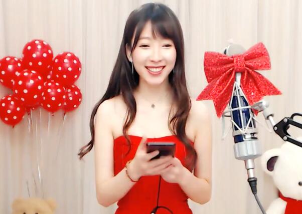 利哥开播回应小白龙等参加杨大爷回归首秀并没有说不让他们去