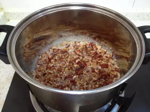 浓香的红枣糕，口感绵甜，小孩子和老人都很适合吃