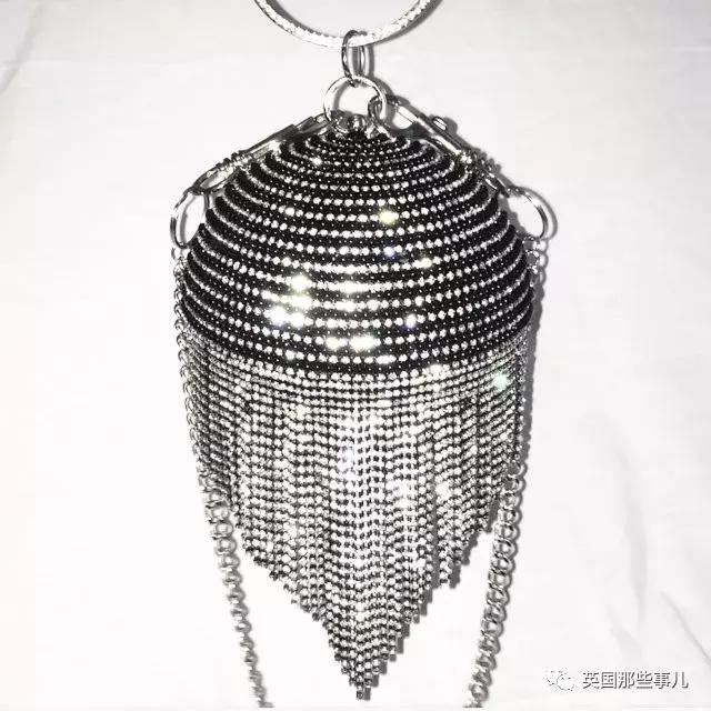 国外最近爆火的鞋子,国外很火的高跟鞋